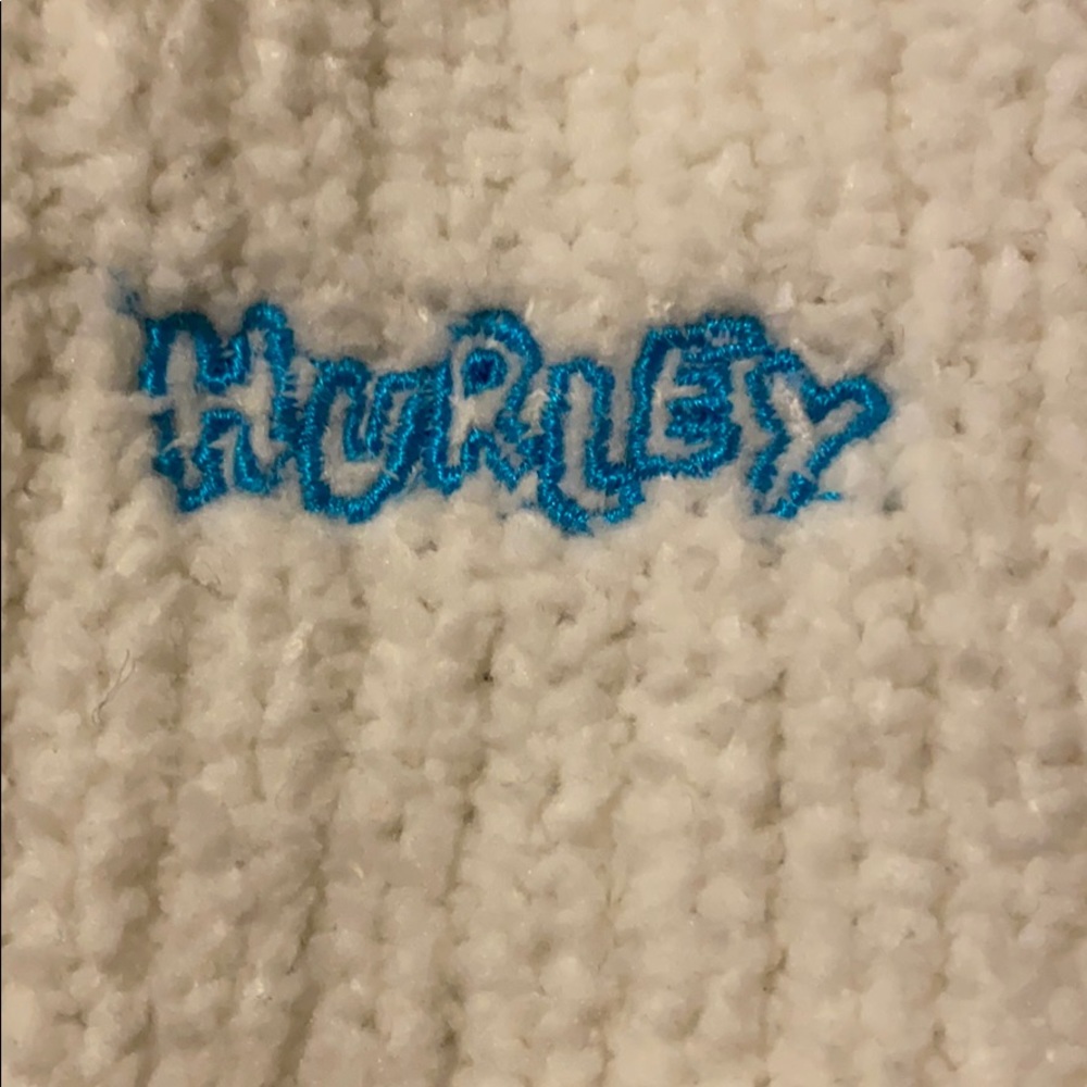 White small Hurley scarf
